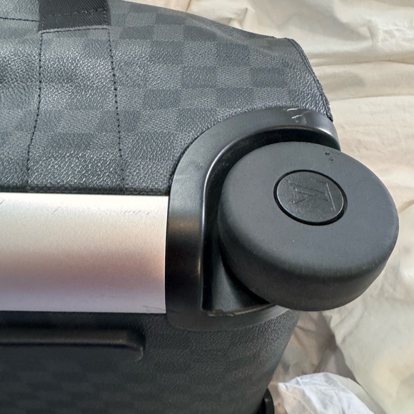 Louis Vuitton Damier Graphite Horizon Duffle 65 bag. - Picture 4 of 16